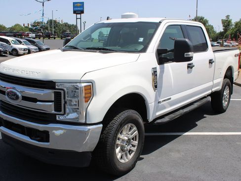 Used 2019 Ford F250 XLT w/ Snow Plow Prep Package AWD/4WD image 4