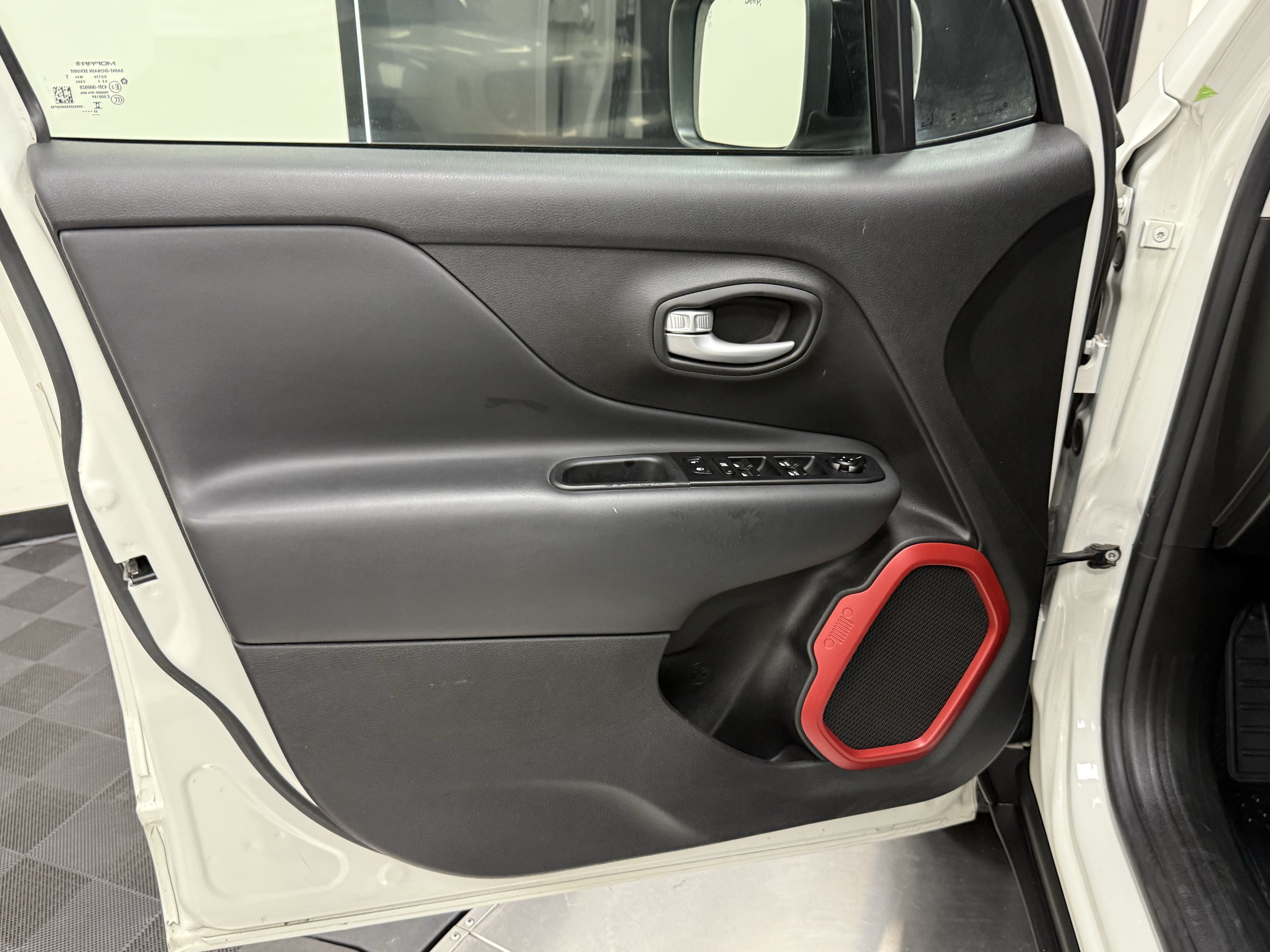 Used 2023 Jeep Renegade Trailhawk AWD/4WD image 10