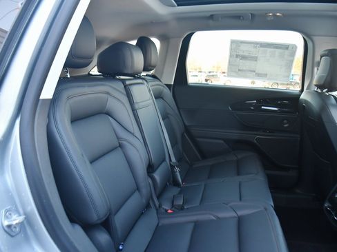 Used 2026 Lincoln Nautilus Premier w/ Equipment Group 102A image 18