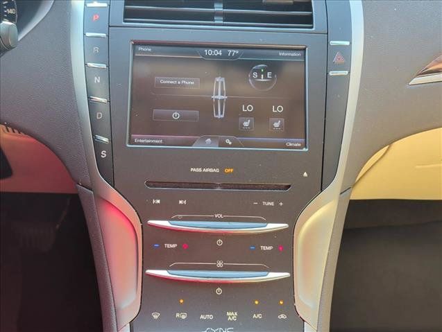 Used 2013 Lincoln MKZ FWD image 17