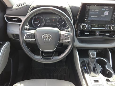 Used 2020 Toyota Highlander XLE image 13