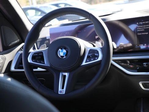 Certified 2025 BMW X7 M60i image 30