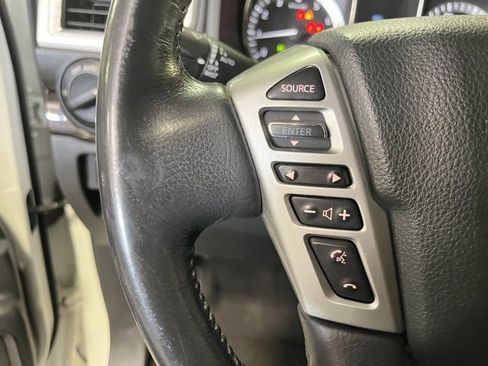 Used 2018 Nissan Titan SV w/ SV Convenience Package image 21