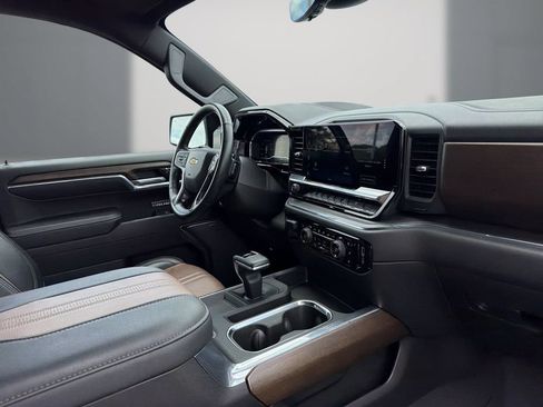 Certified 2023 Chevrolet Silverado 1500 High Country w/ Technology Package AWD/4WD image 12