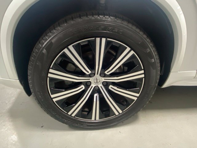 Used 2025 Volvo XC90 B5 Core AWD/4WD image 5