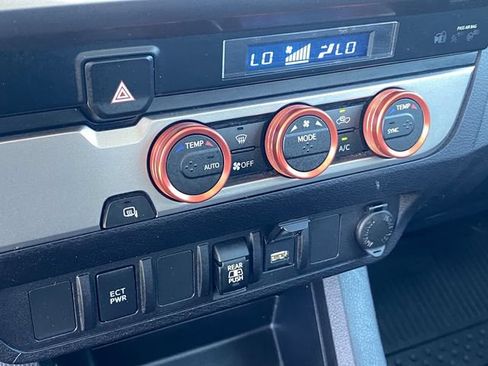 Used 2022 Toyota Tacoma SR5 RWD image 25