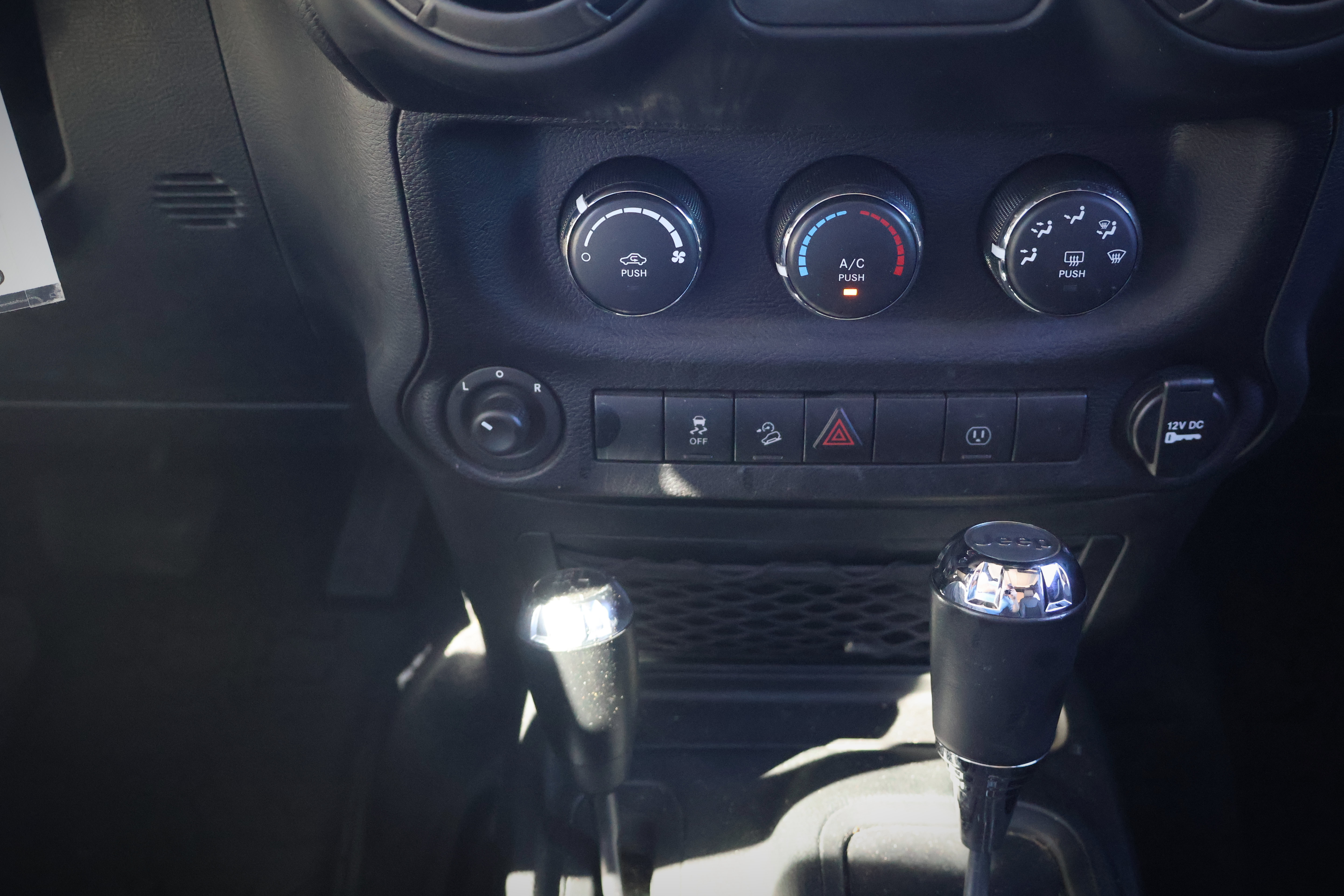 Used 2018 Jeep Wrangler Sport AWD/4WD image 16
