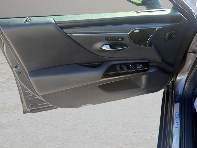 Used 2024 Lexus ES 300h Ultra Luxury w/ Accessory Package (Z2) FWD image 16