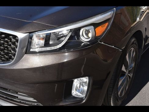 Used 2016 Kia Sedona SX image 47