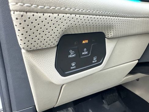 Used 2025 Volkswagen Atlas SEL AWD/4WD image 60