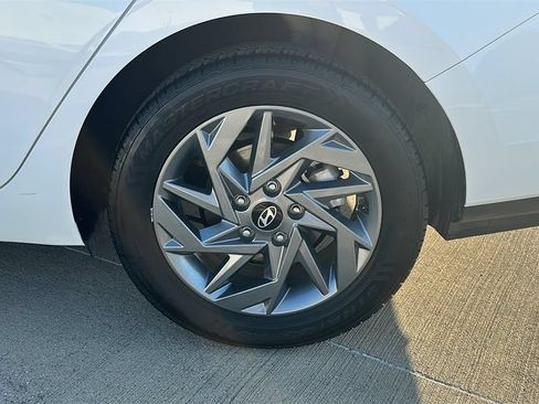 Used 2024 Hyundai Elantra SEL FWD image 17