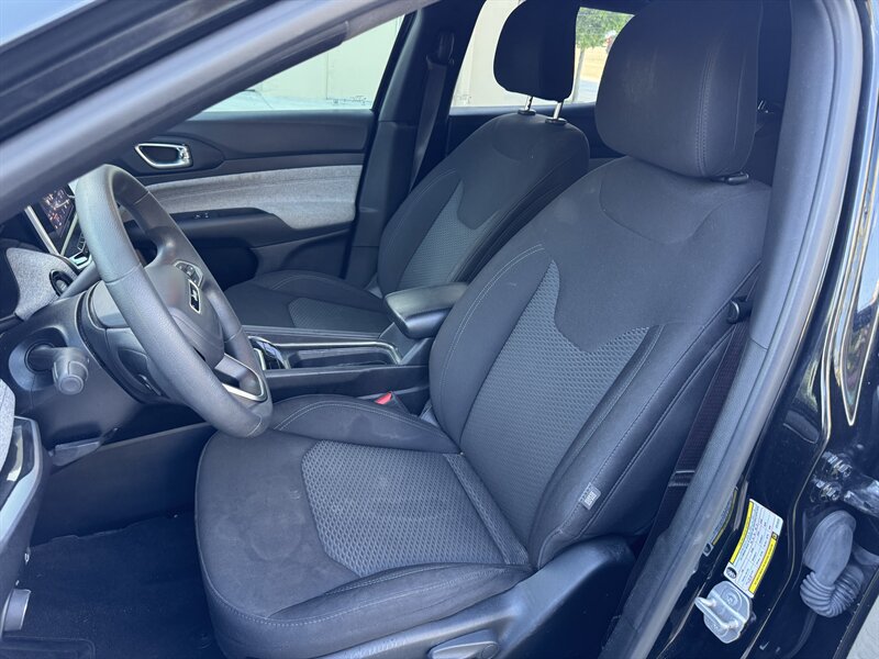 Used 2025 Jeep Compass Sport AWD/4WD image 14