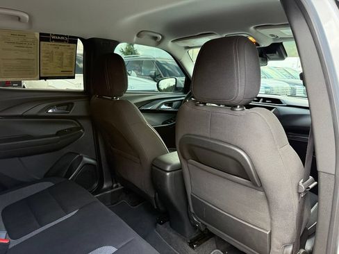 Used 2023 Chevrolet TrailBlazer LT FWD image 34