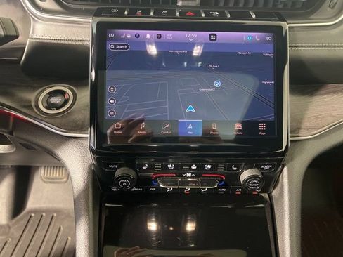 Used 2023 Jeep Grand Cherokee L Overland w/ Advanced Protech Group III AWD/4WD image 19