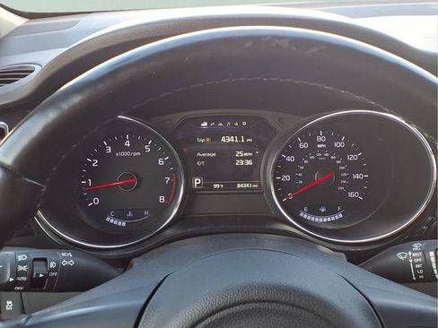 Used 2016 Kia Sedona SX image 17