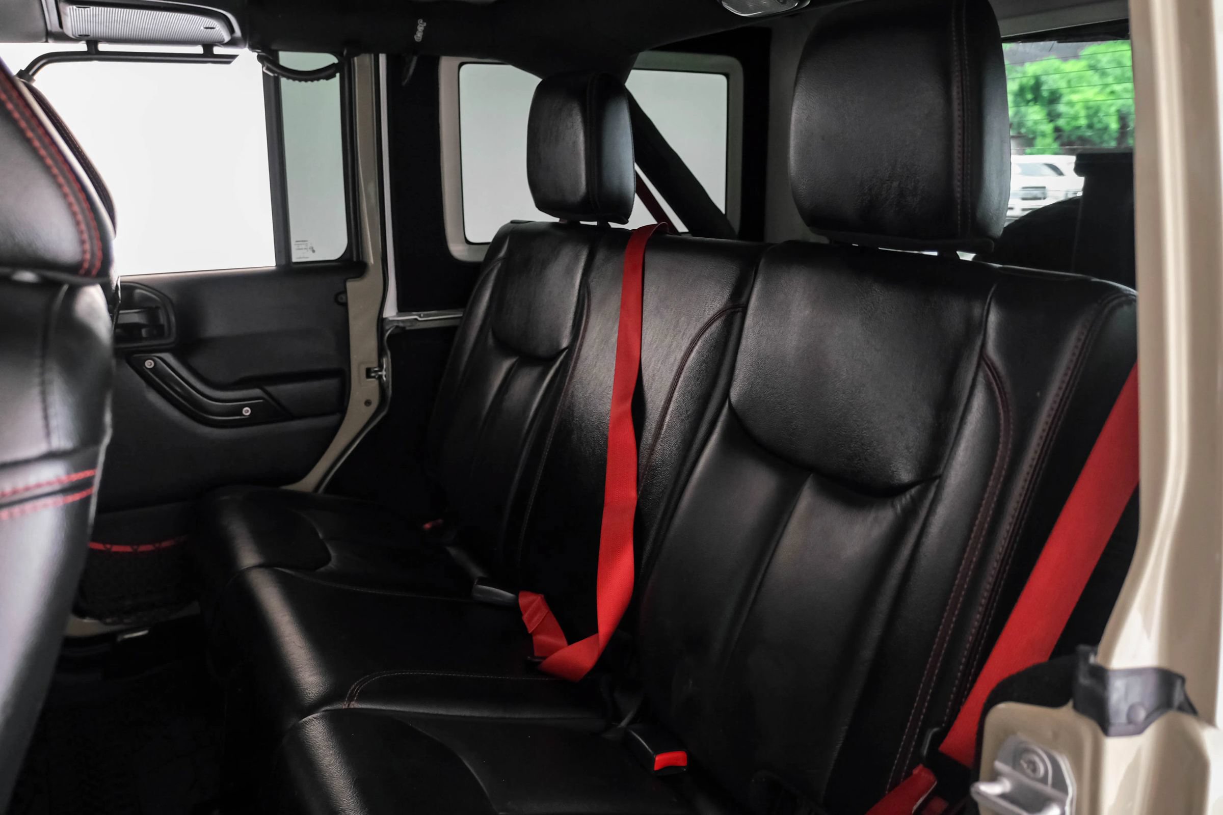 Used 2017 Jeep Wrangler Unlimited Rubicon AWD/4WD image 33
