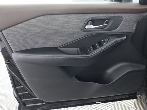 Used 2023 Nissan Rogue SV image 24