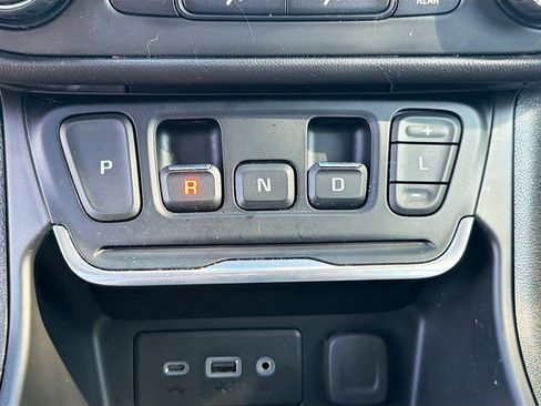 Used 2020 GMC Terrain SLE image 27