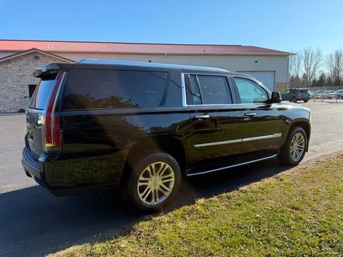 Used 2018 Cadillac Escalade ESV 4WD image 4