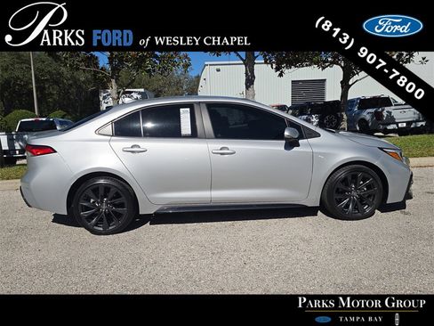 Used 2023 Toyota Corolla SE image 3