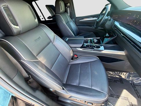 Used 2025 Cadillac Escalade ESV Sport w/ Touring Package AWD/4WD image 31