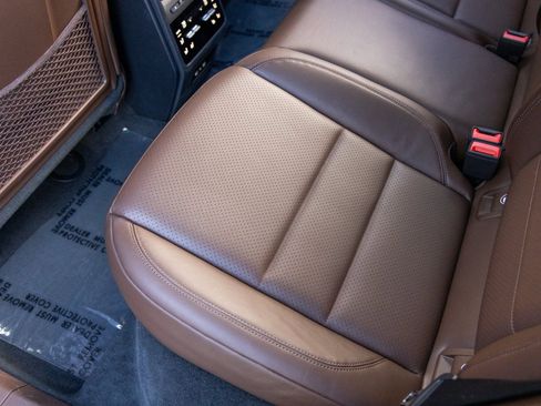 Certified 2025 Porsche Macan 4 Electric image 39