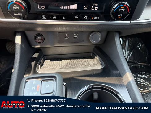 Used 2025 Nissan Rogue SV AWD/4WD image 16