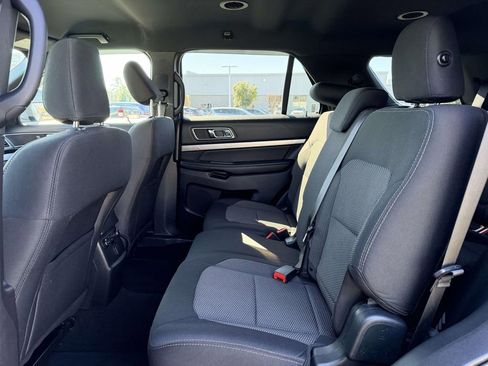 Used 2019 Ford Explorer XLT image 16