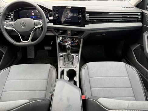 Used 2026 Volkswagen Jetta SE FWD image 8