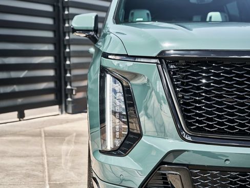 Used 2026 Cadillac Escalade V AWD/4WD image 8