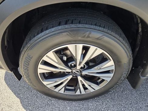 Used 2023 Nissan Rogue SV FWD image 9