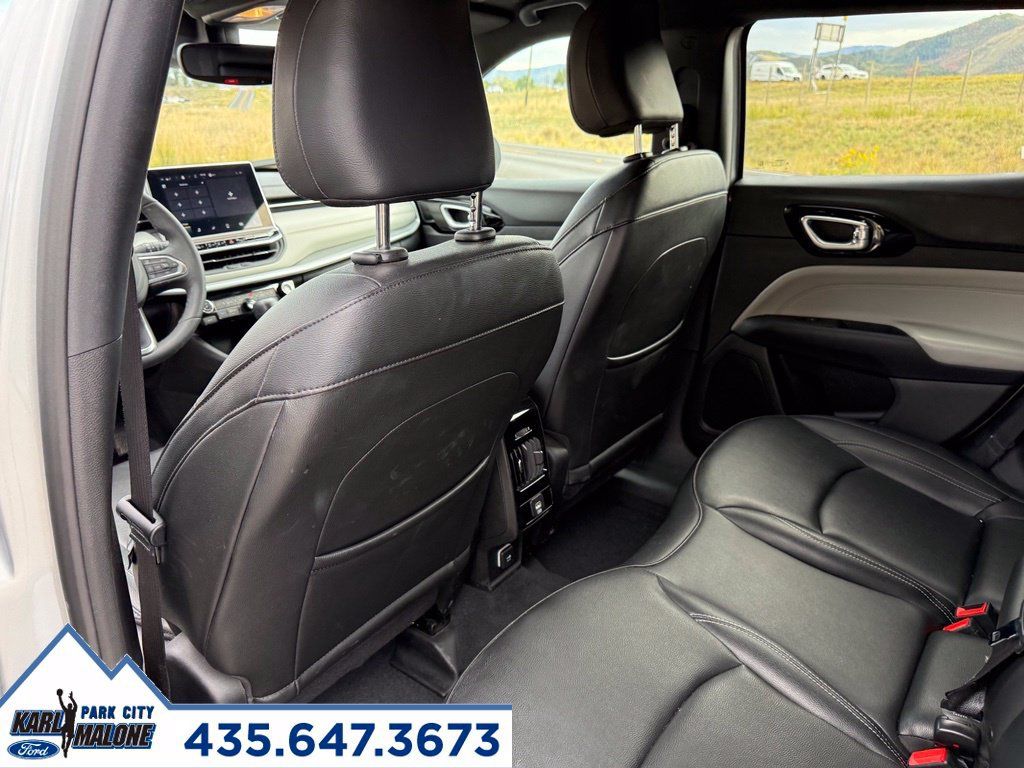 Used 2025 Jeep Compass Limited AWD/4WD image 27