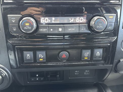 Used 2020 Nissan Titan PRO-4X w/ Pro-4x Convenience Package image 28