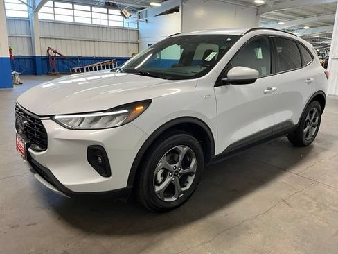 Used 2025 Ford Escape ST-Line Select AWD/4WD image 7