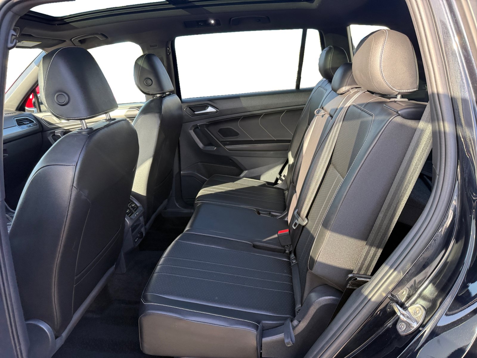 Certified 2023 Volkswagen Tiguan SE R-Line FWD image 16