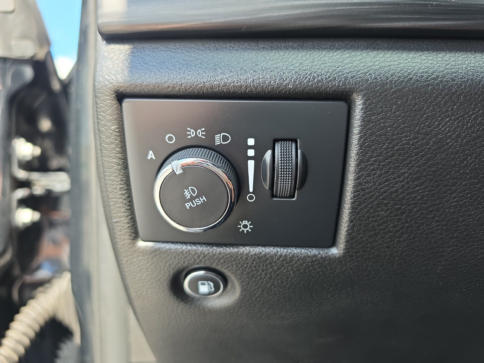Used 2021 Jeep Grand Cherokee Laredo w/ Security & Convenience Group RWD image 22