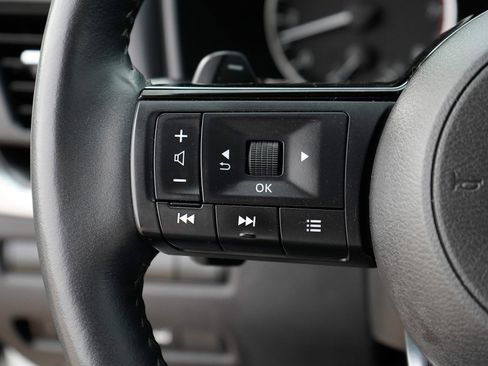 Used 2023 Nissan Rogue SV w/ SV Premium B Package image 11