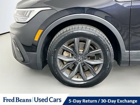 Used 2022 Volkswagen Tiguan SE w/ Panoramic Sunroof Package image 32