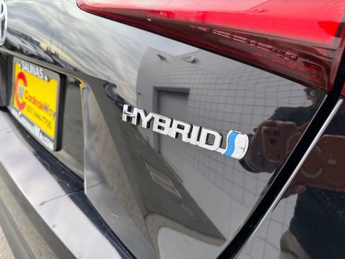 Used 2022 Toyota Prius LE image 12