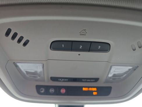 Used 2018 Chevrolet Traverse LT FWD image 33