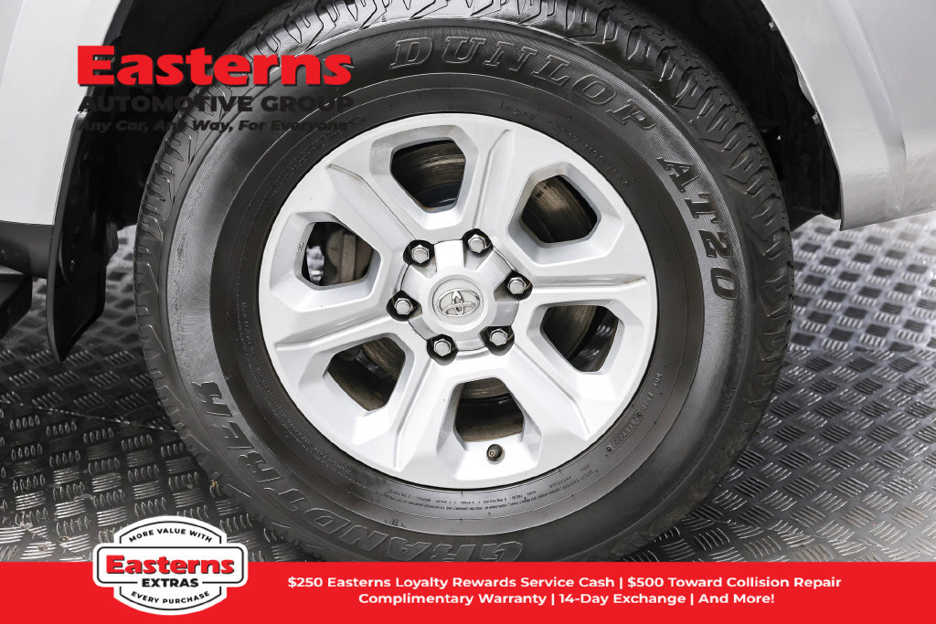 Used 2024 Toyota 4Runner SR5 AWD/4WD image 28