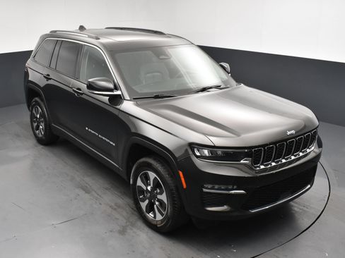 Used 2023 Jeep Grand Cherokee 4WD 4xe image 16