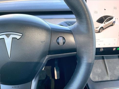 Used 2021 Tesla Model Y Long Range AWD/4WD image 19