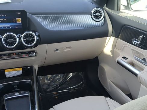 Used 2025 Mercedes-Benz GLA 250 image 16