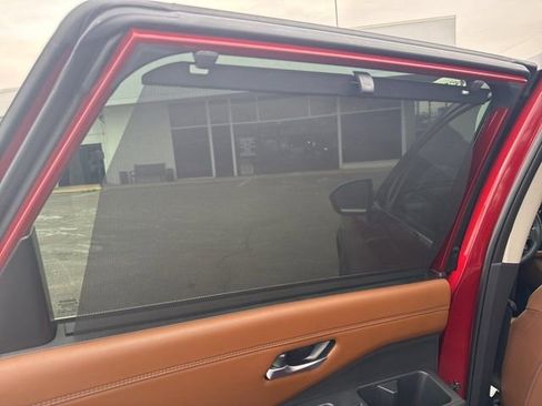 Used 2024 Nissan Pathfinder Platinum w/ Black Appearance Package image 40