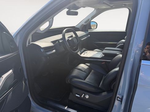 Used 2025 Lincoln Navigator Reserve AWD/4WD image 9