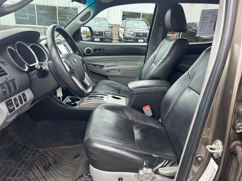 Used 2015 Toyota Tacoma 4x4 Double Cab w/ SR5 Package image 5