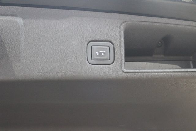 Used 2023 GMC Terrain SLT w/ LPO, Floor Liner Package AWD/4WD image 14