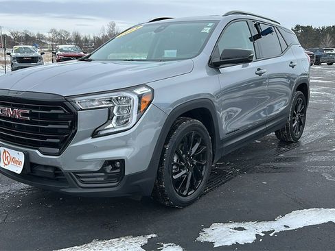 Used 2024 GMC Terrain SLT w/ Tech Package image 3