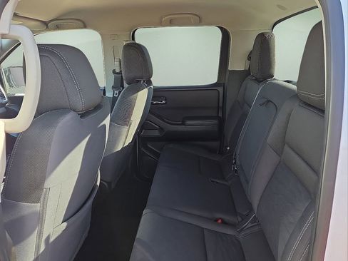 Used 2022 Nissan Frontier SV image 15